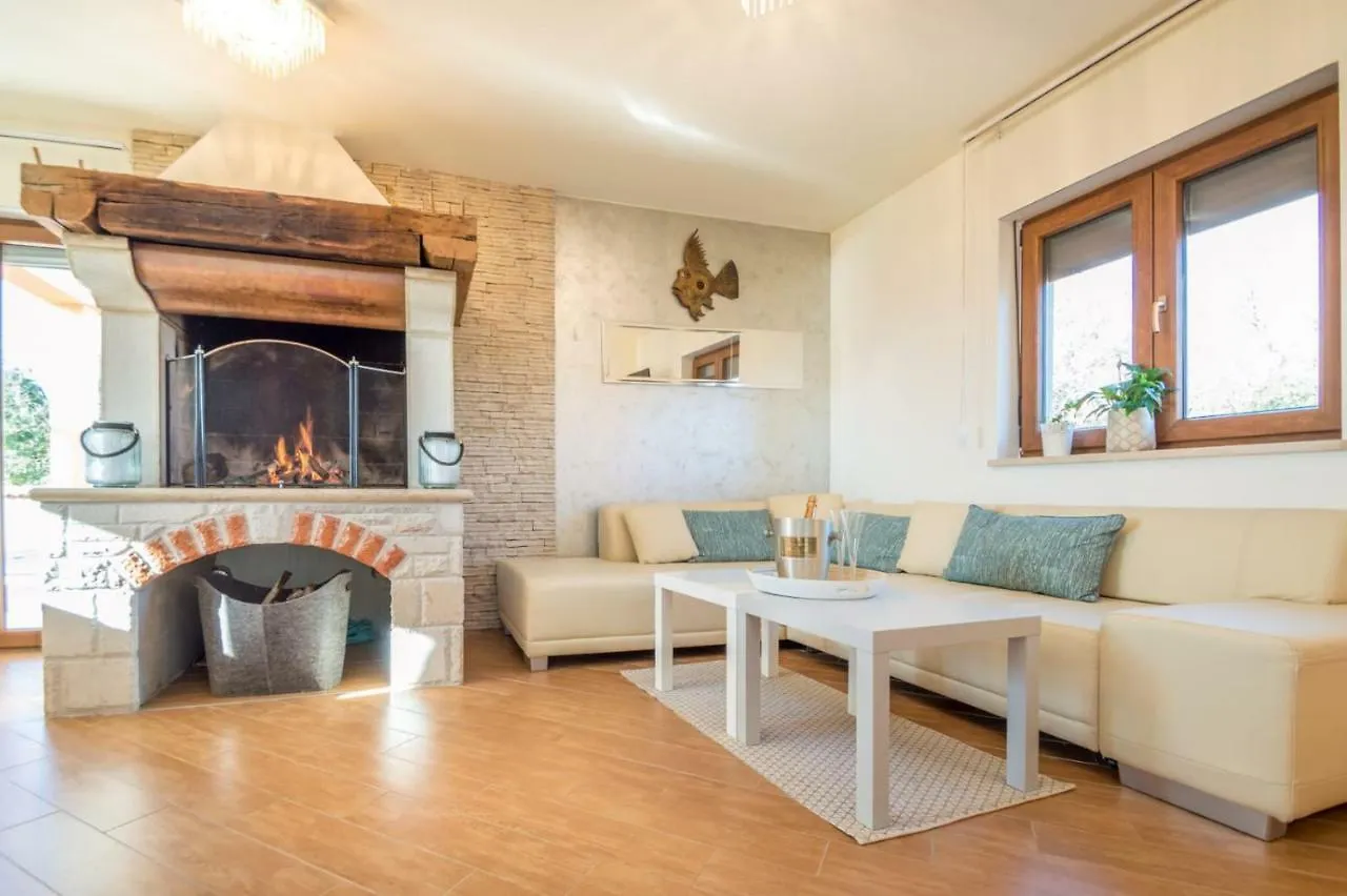 Casa Manera Villa Sarici  0*, Sarici (Istria)